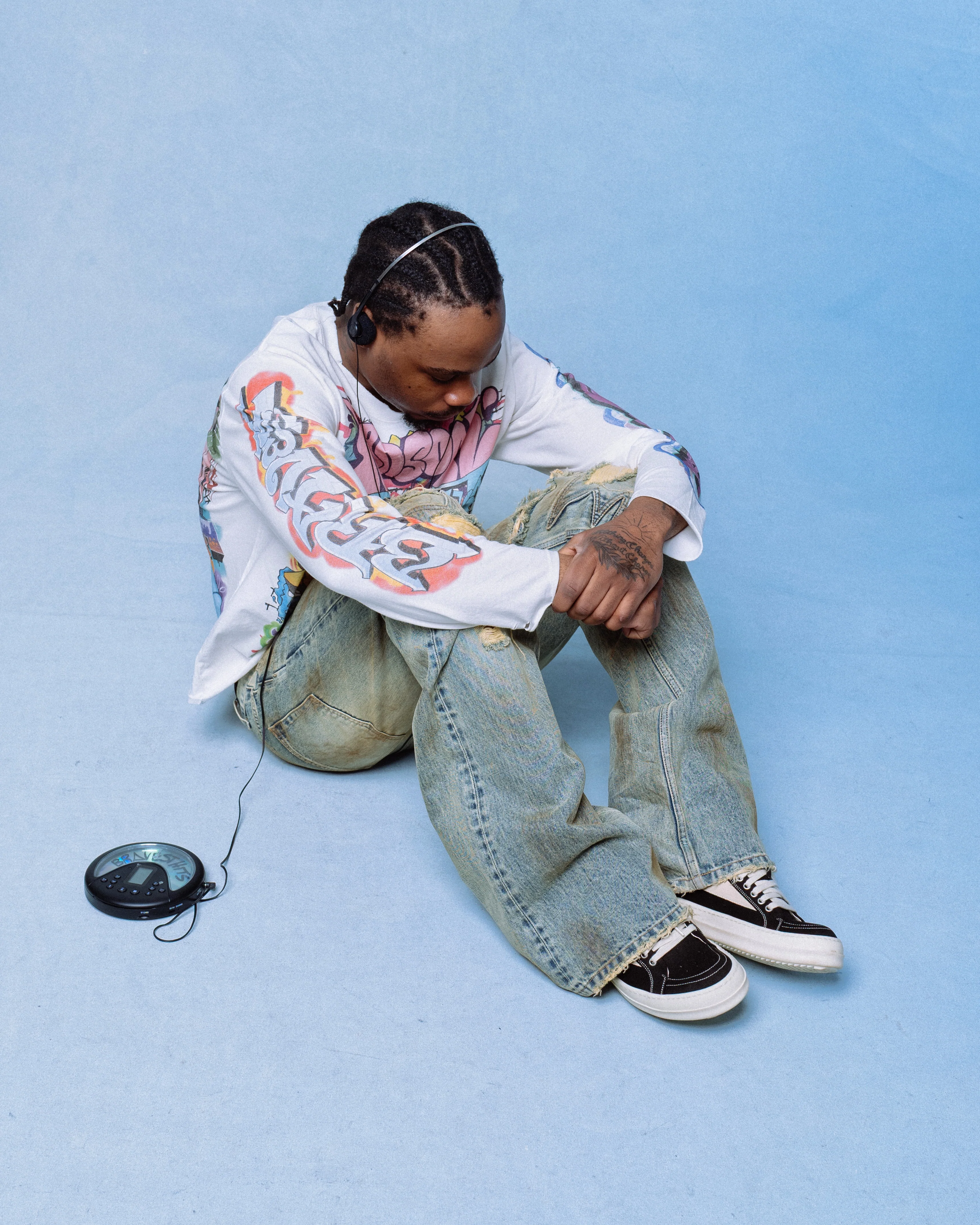 White Graf Long Sleeve Tee - Image 8