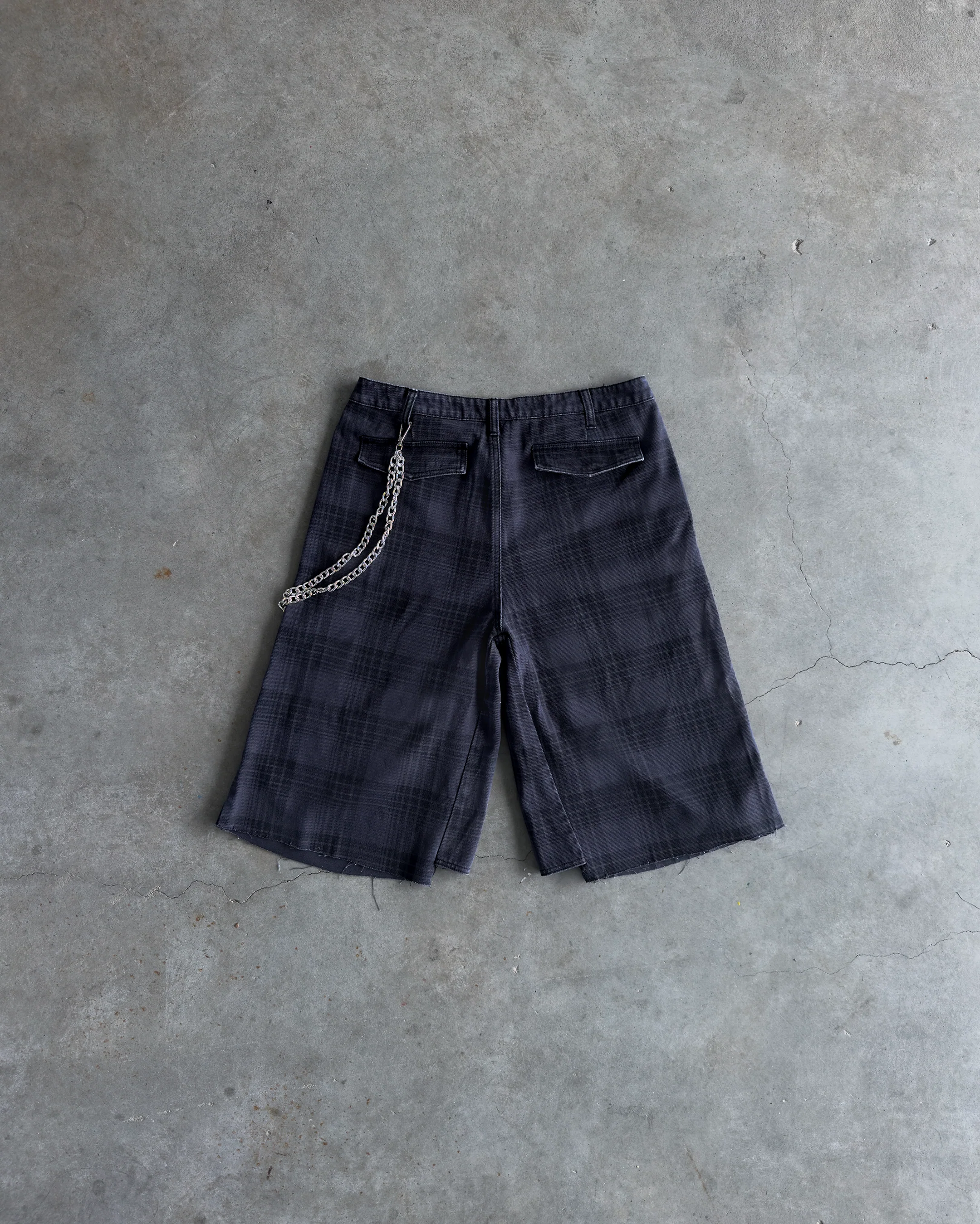 Black Plaid Baggy Cargo Shorts w/ Chain - Image 3