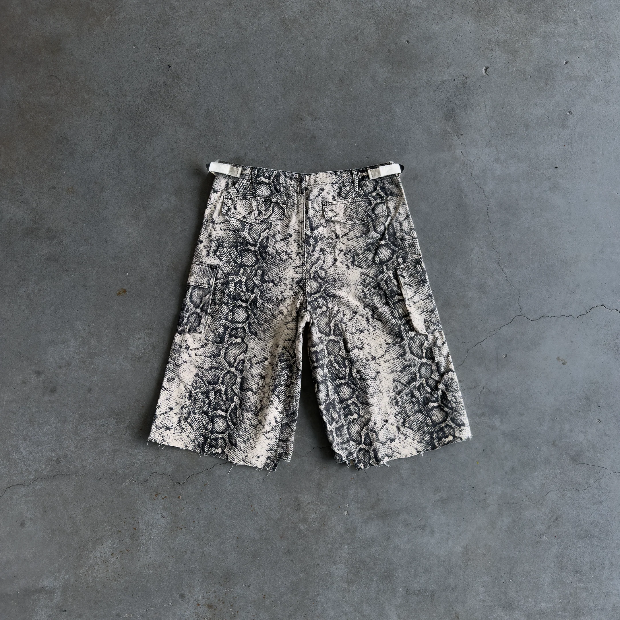 White Snake Baggy Cargo Shorts - Image 4
